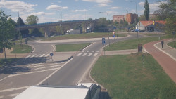 Křižovatka ulic Velká Dlážka a Polní