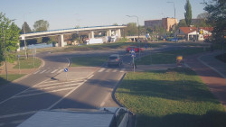 Křižovatka ulic Velká Dlážka a Polní