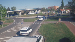 Křižovatka ulic Velká Dlážka a Polní