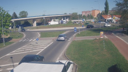 Křižovatka ulic Velká Dlážka a Polní