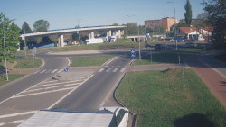 Křižovatka ulic Velká Dlážka a Polní