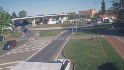 Křižovatka ulic Velká Dlážka a Polní