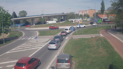 Křižovatka ulic Velká Dlážka a Polní