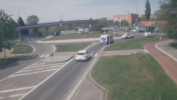 Křižovatka ulic Velká Dlážka a Polní