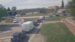 Křižovatka ulic Velká Dlážka a Polní