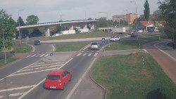 Křižovatka ulic Velká Dlážka a Polní