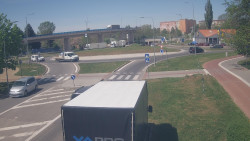 Křižovatka ulic Velká Dlážka a Polní