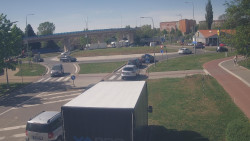 Křižovatka ulic Velká Dlážka a Polní