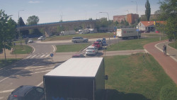 Křižovatka ulic Velká Dlážka a Polní