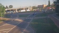 Křižovatka ulic Velká Dlážka a Polní