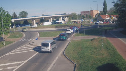 Křižovatka ulic Velká Dlážka a Polní