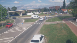 Křižovatka ulic Velká Dlážka a Polní