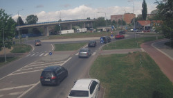 Křižovatka ulic Velká Dlážka a Polní