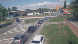 Křižovatka ulic Velká Dlážka a Polní