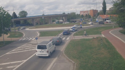 Křižovatka ulic Velká Dlážka a Polní