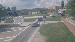 Křižovatka ulic Velká Dlážka a Polní