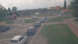 Křižovatka ulic Velká Dlážka a Polní