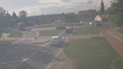 Křižovatka ulic Velká Dlážka a Polní