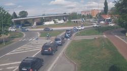 Křižovatka ulic Velká Dlážka a Polní