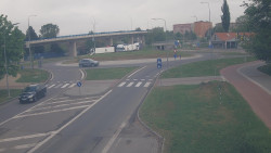 Křižovatka ulic Velká Dlážka a Polní