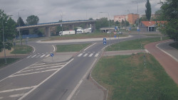Křižovatka ulic Velká Dlážka a Polní