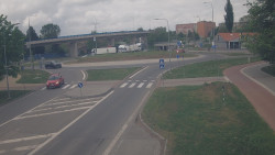 Křižovatka ulic Velká Dlážka a Polní