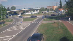 Křižovatka ulic Velká Dlážka a Polní