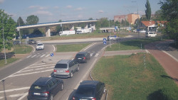 Křižovatka ulic Velká Dlážka a Polní