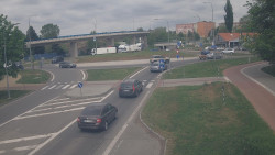 Křižovatka ulic Velká Dlážka a Polní