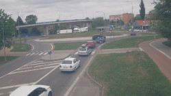 Křižovatka ulic Velká Dlážka a Polní
