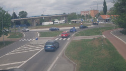 Křižovatka ulic Velká Dlážka a Polní