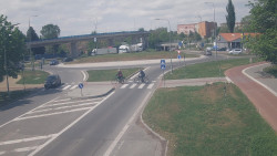 Křižovatka ulic Velká Dlážka a Polní