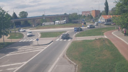 Křižovatka ulic Velká Dlážka a Polní