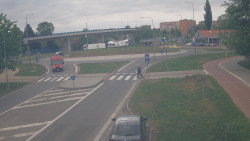 Křižovatka ulic Velká Dlážka a Polní