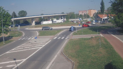 Křižovatka ulic Velká Dlážka a Polní