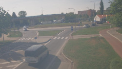 Křižovatka ulic Velká Dlážka a Polní