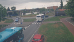 Křižovatka ulic Velká Dlážka a Polní