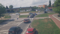 Křižovatka ulic Velká Dlážka a Polní