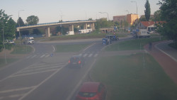 Křižovatka ulic Velká Dlážka a Polní