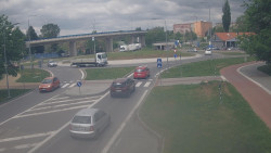 Křižovatka ulic Velká Dlážka a Polní