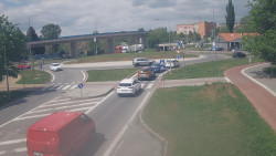 Křižovatka ulic Velká Dlážka a Polní