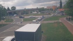Křižovatka ulic Velká Dlážka a Polní