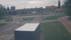 Křižovatka ulic Velká Dlážka a Polní