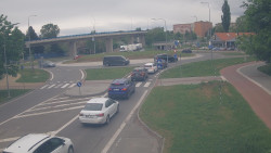 Křižovatka ulic Velká Dlážka a Polní