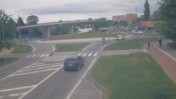 Křižovatka ulic Velká Dlážka a Polní