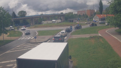 Křižovatka ulic Velká Dlážka a Polní