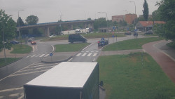 Křižovatka ulic Velká Dlážka a Polní