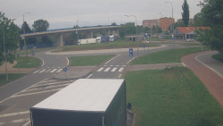 Křižovatka ulic Velká Dlážka a Polní