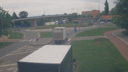Křižovatka ulic Velká Dlážka a Polní