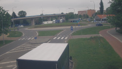 Křižovatka ulic Velká Dlážka a Polní